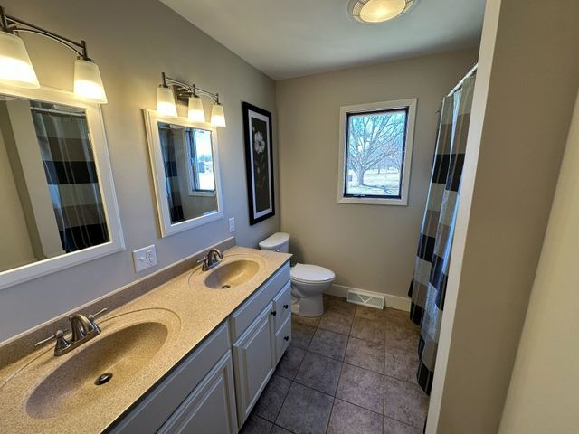 1104 15th Street, Dewitt, IA 52472