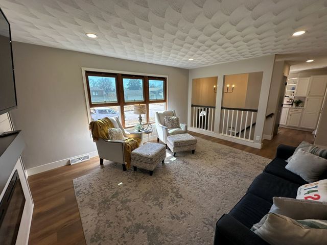 1104 15th Street, Dewitt, IA 52472