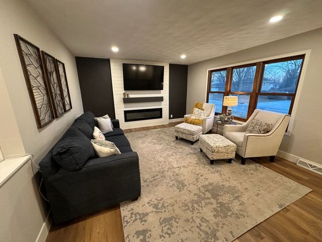 1104 15th Street, Dewitt, IA 52472