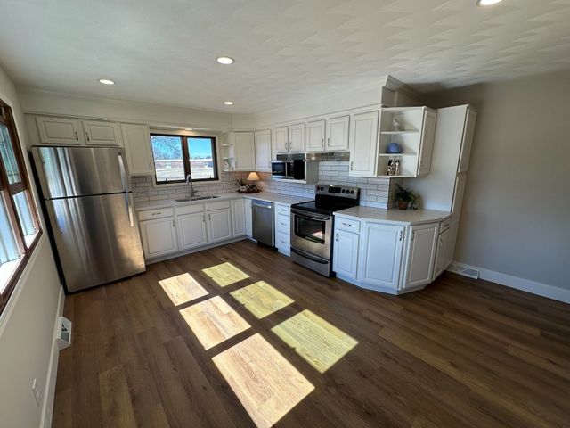 1104 15th Street, Dewitt, IA 52472