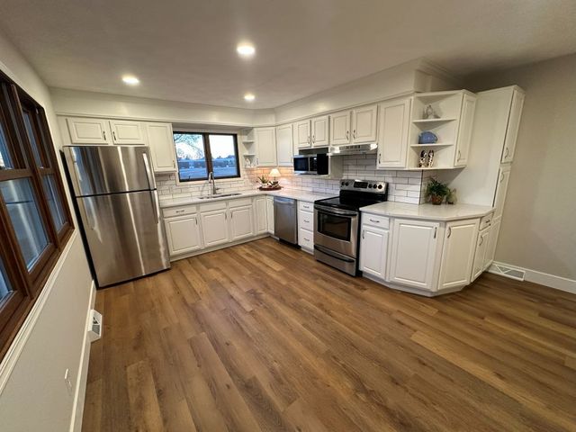 1104 15th Street, Dewitt, IA 52472