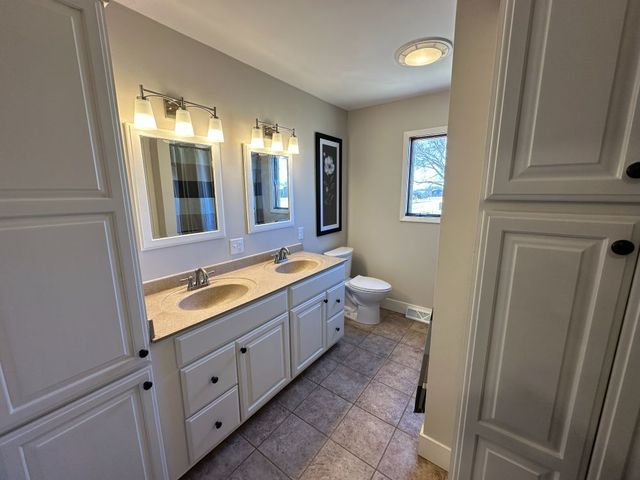 1104 15th Street, Dewitt, IA 52472