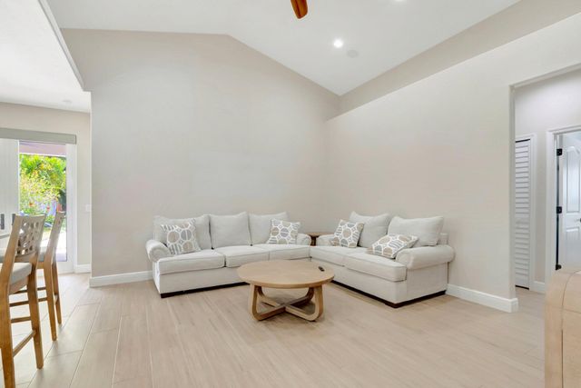 1050 Delray Lakes Drive, Delray Beach, FL 33444