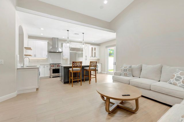 1050 Delray Lakes Drive, Delray Beach, FL 33444