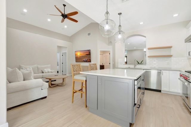 1050 Delray Lakes Drive, Delray Beach, FL 33444