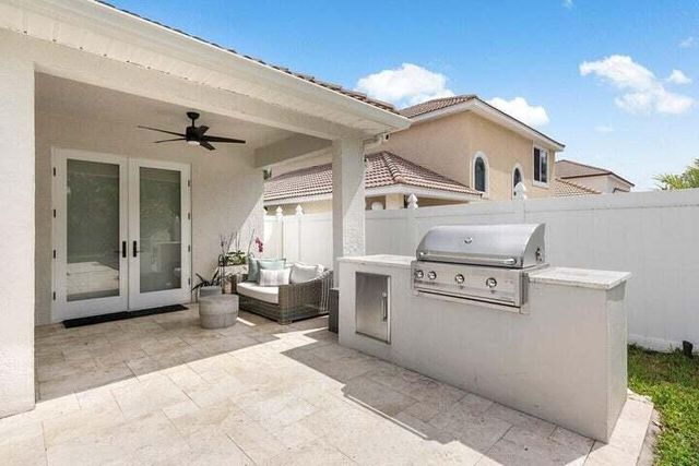 1050 Delray Lakes Drive, Delray Beach, FL 33444