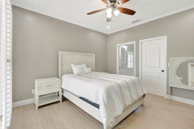 1050 Delray Lakes Drive, Delray Beach, FL 33444