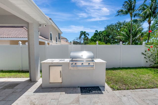 1050 Delray Lakes Drive, Delray Beach, FL 33444