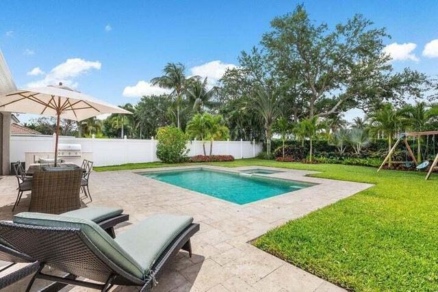 1050 Delray Lakes Drive, Delray Beach, FL 33444