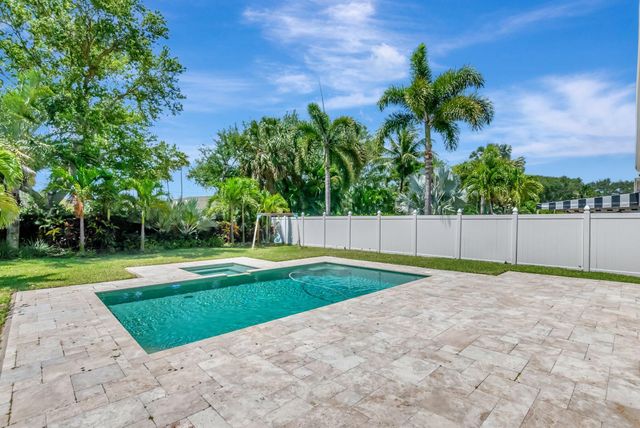 1050 Delray Lakes Drive, Delray Beach, FL 33444