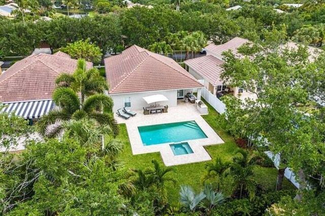 1050 Delray Lakes Drive, Delray Beach, FL 33444