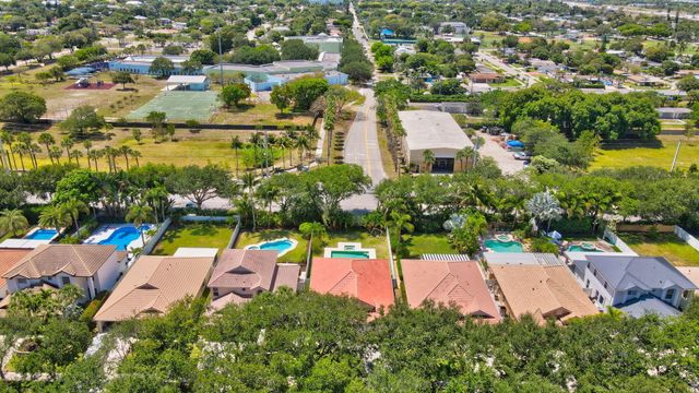 1050 Delray Lakes Drive, Delray Beach, FL 33444
