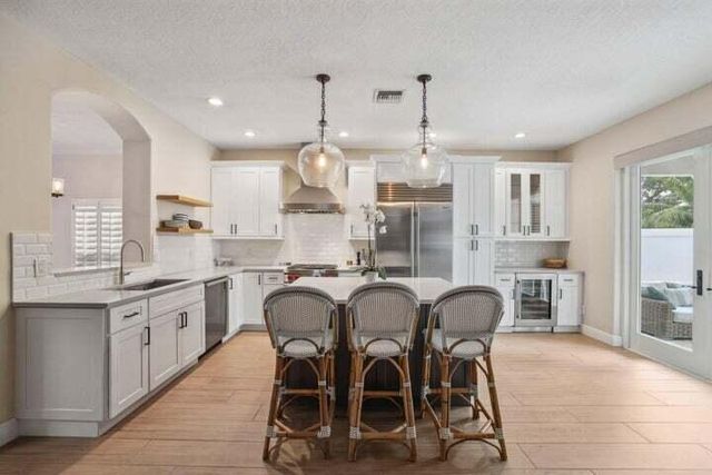 1050 Delray Lakes Drive, Delray Beach, FL 33444