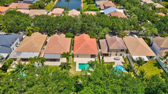 1050 Delray Lakes Drive, Delray Beach, FL 33444