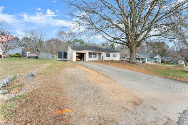 5933 Fieldstone Court, Clermont, GA 30527