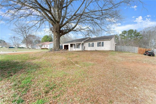 5933 Fieldstone Court, Clermont, GA 30527