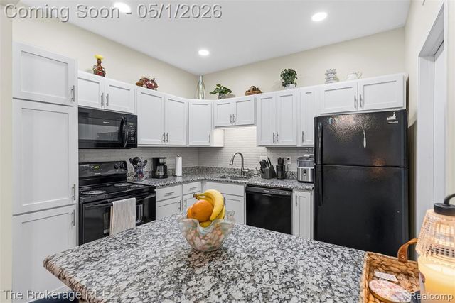 29374 Laurel Drive, Farmington Hills, MI 48331
