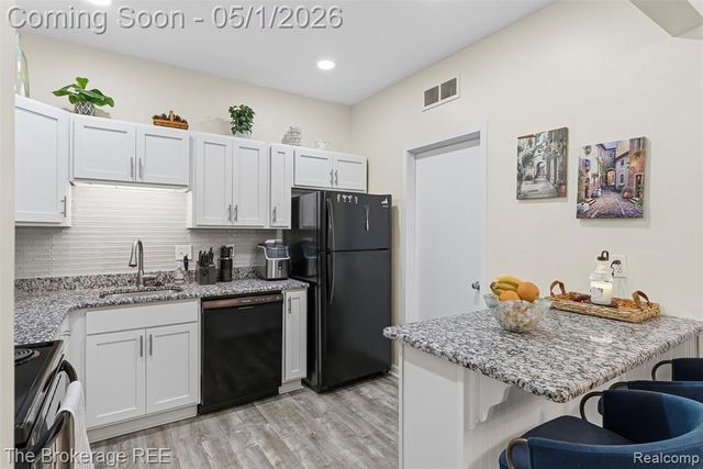 29374 Laurel Drive, Farmington Hills, MI 48331
