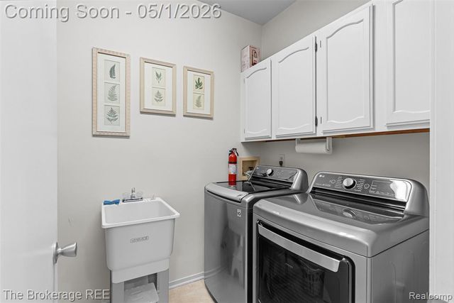 29374 Laurel Drive, Farmington Hills, MI 48331