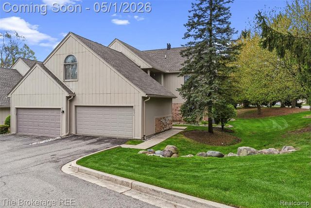 29374 Laurel Drive, Farmington Hills, MI 48331