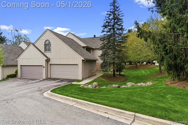 29374 Laurel Drive, Farmington Hills, MI 48331