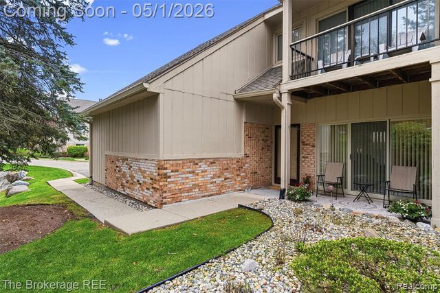 29374 Laurel Drive, Farmington Hills, MI 48331