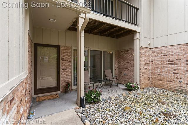 29374 Laurel Drive, Farmington Hills, MI 48331