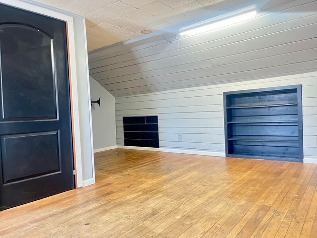 147 S Connecticut Street, Hobart, IN 46342