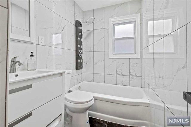 111 North Queen Street, Bergenfield, NJ 07621