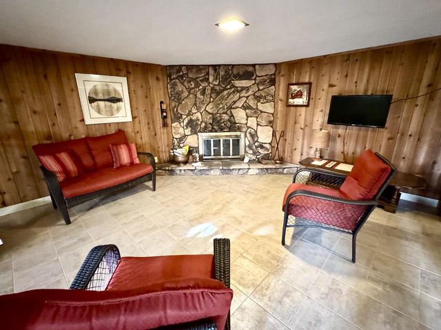 N96W19827 County Line ROAD, Menomonee Falls, WI 53051