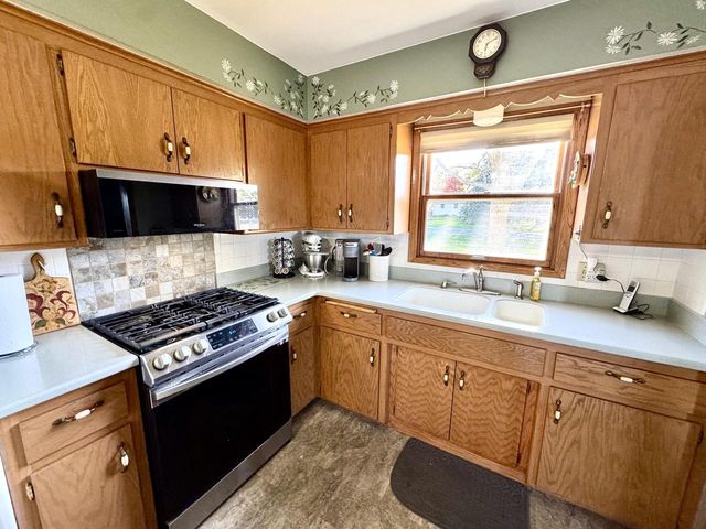 N96W19827 County Line ROAD, Menomonee Falls, WI 53051