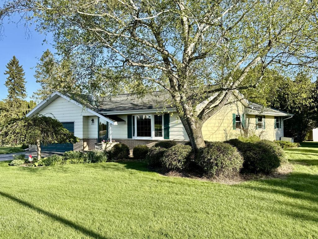N96W19827 County Line ROAD, Menomonee Falls, WI 53051