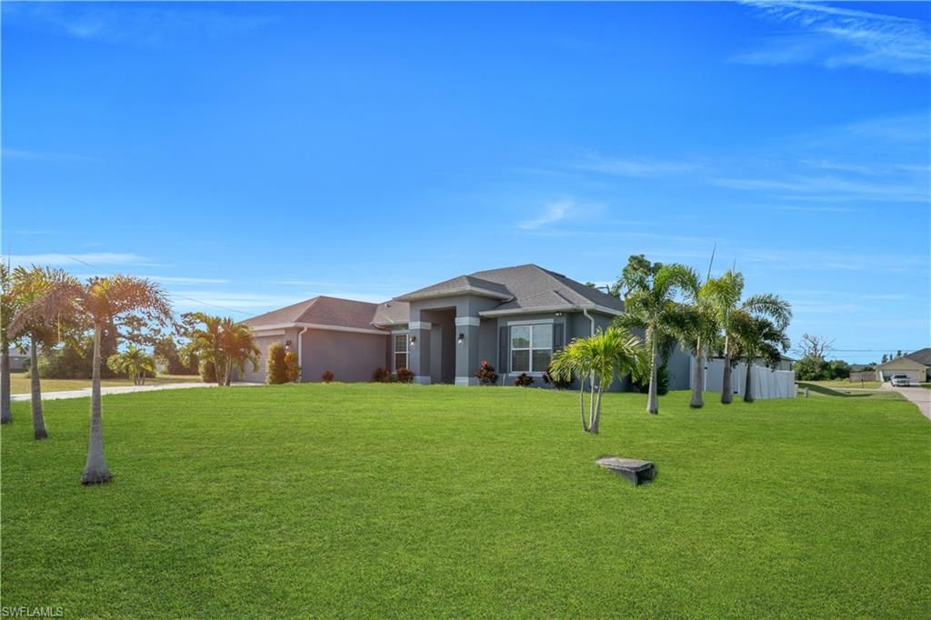 Image 4 of property listing at 1728 Diplomat PKWY W, Cape Coral, FL 33993