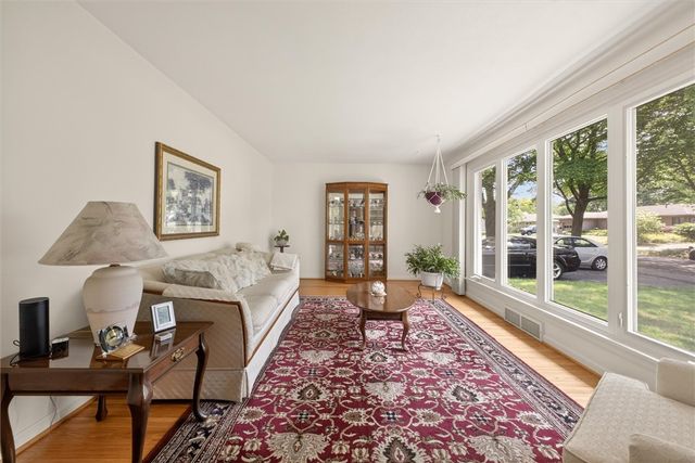 191 Spruce Lane, Irondequoit, NY 14622