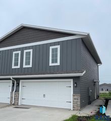 9646 W Tunis Dr, Sioux Falls, SD 57106