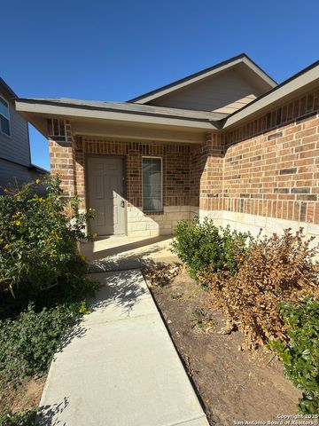 156 middle green, Floresville, TX 78114