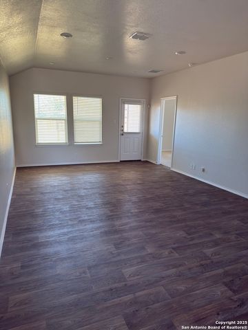 156 middle green, Floresville, TX 78114