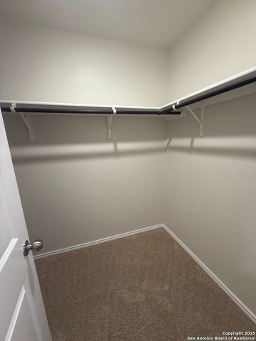 156 middle green, Floresville, TX 78114