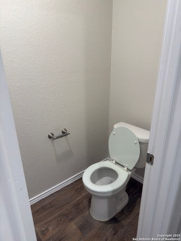 156 middle green, Floresville, TX 78114