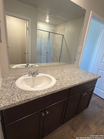 156 middle green, Floresville, TX 78114