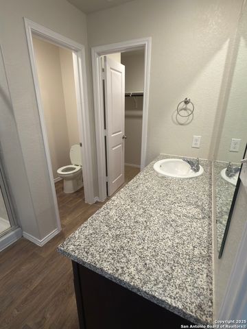 156 middle green, Floresville, TX 78114