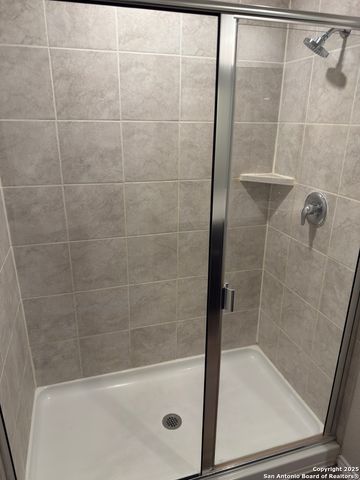 156 middle green, Floresville, TX 78114