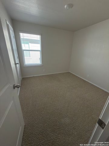 156 middle green, Floresville, TX 78114