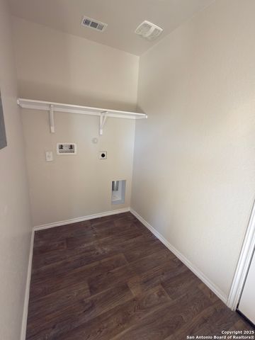 156 middle green, Floresville, TX 78114