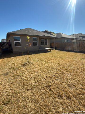 156 middle green, Floresville, TX 78114