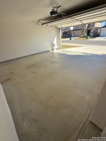 156 middle green, Floresville, TX 78114