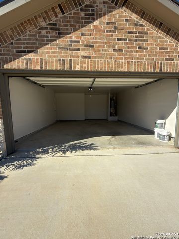 156 middle green, Floresville, TX 78114