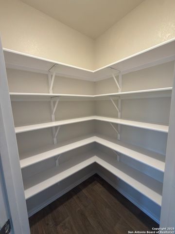 156 middle green, Floresville, TX 78114