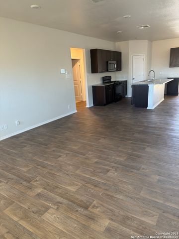 156 middle green, Floresville, TX 78114