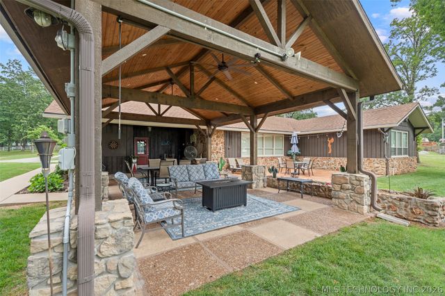 25815 S Horsecreek Drive, Afton, OK 74331